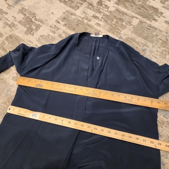 Vince Silk Tunic Pockets. Long Sleeve band collar. Size Small. - Picture 13 of 16